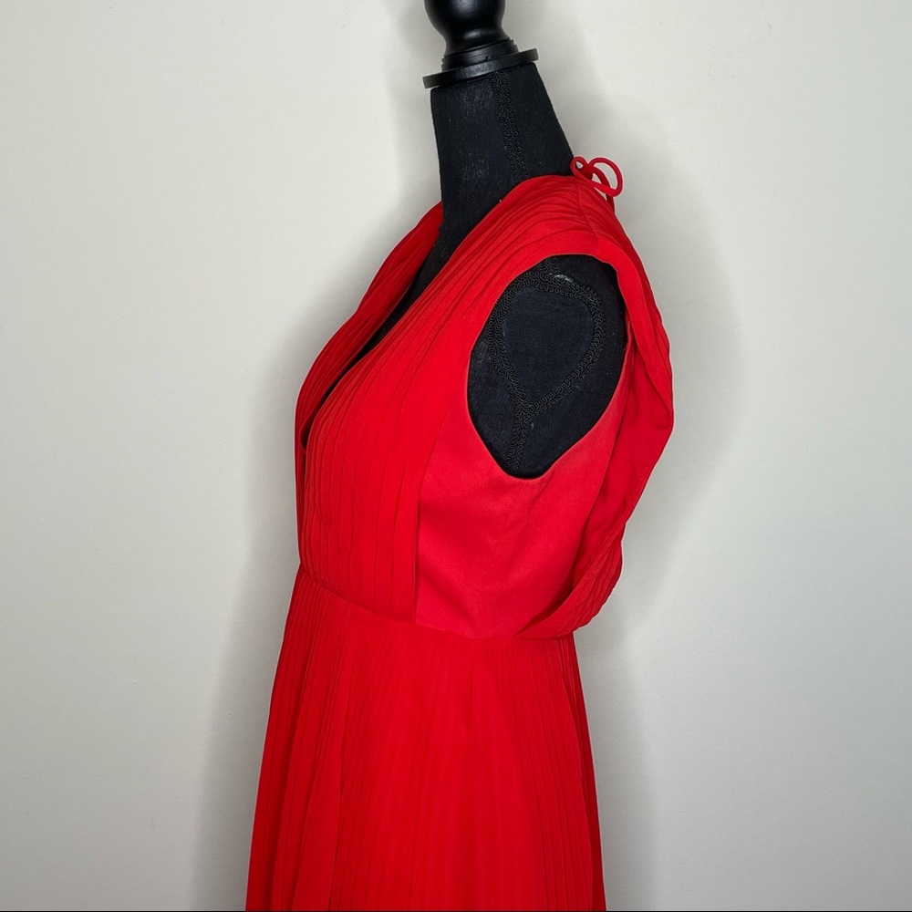 Fame and Partners Red V-neck Open Back Gown Size 6 - Picture 2 of 7